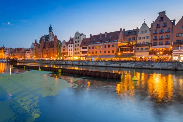 Ciudad Vieja Gdansk Reflejada Río Motlawa Atardecer Polonia — Foto de Stock