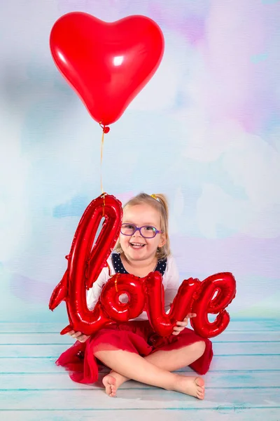 Dziewczynka Balon Czerwony Miłość Koncepcja Walentynki — Zdjęcie stockowe