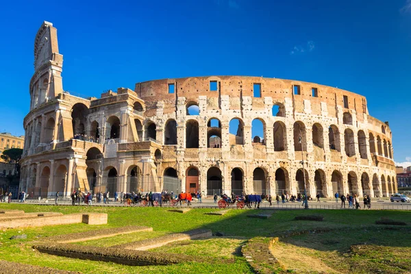 晴れた日に イタリアのローマのコロッセオ — ストック写真