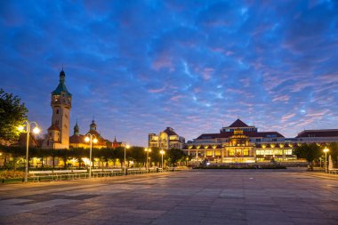 Dusk, Polonya Baltık iskelede Sopot tarafından deniz feneri