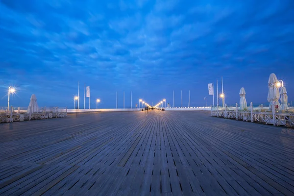 ソポト 2018 夕暮れ時 ポーランドのソポトでバルト海で広場の風景 ソポトでは主要な健康と観光リゾート地 ヨーロッパで最長の木製桟橋 — ストック写真