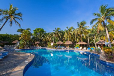 Playa Del Carmen, Meksika - 17 Temmuz 2011: Lüks Yüzme Havuzu Riu tekila Hotel Playa del Carmen, Meksika toplayan. Riu oteller ve tatil köyleri 100'den fazla otel 19 ülkede bulunmaktadır.