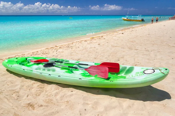 墨西哥卡门海滩加勒比海的皮划艇 — 图库照片