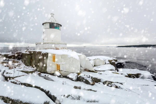 Lighhouse Στην Ακτή Της Βαλτικής Θάλασσας Χειμώνα Σουηδία — Φωτογραφία Αρχείου