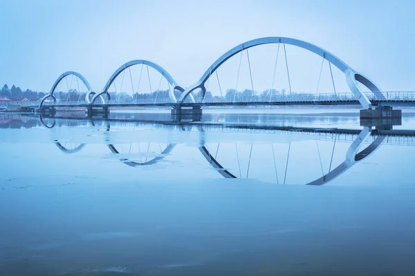 Solvesborgsbron most dla pieszych w południowej Szwecji o zmierzchu — Zdjęcie stockowe