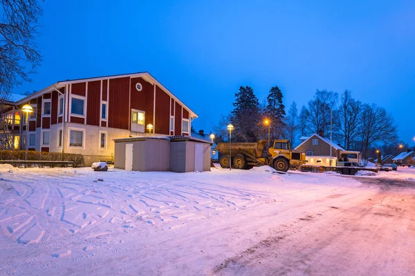 Χειμωνιάτικο Τοπίο Κόκκινο Ξύλινο Σπίτι Στη Σουηδία Βράδυ — Φωτογραφία Αρχείου