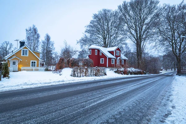 Paesaggio Invernale Con Casa Legno Rosso Svezia All Alba — Foto Stock