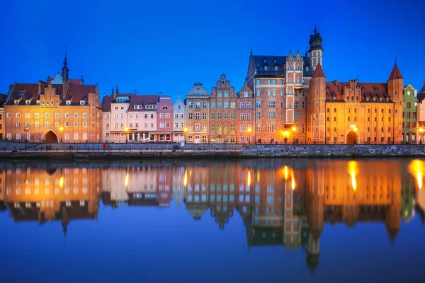 Hermoso Casco Antiguo Gdansk Reflejado Río Motlawa Amanecer Polonia — Foto de Stock