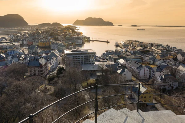 Krásné Město Alesund Norsku Při Západu Slunce — Stock fotografie