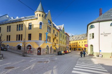 Alesund, Norveç - 13 Nisan 2018: Norveç 'teki Alesund kentinin mimarisi. Alesund, Norveç 'in batısında yer alan bir şehirdir..