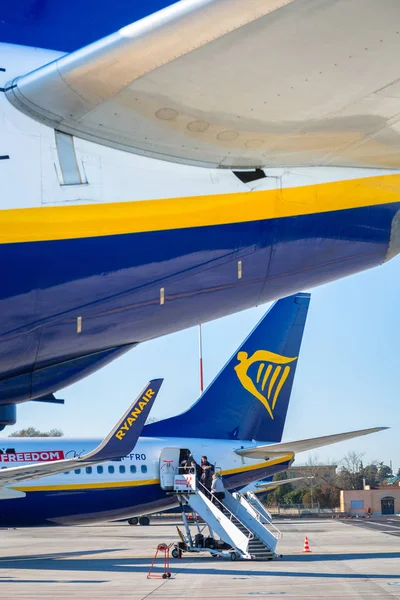 Rom Ciampino Italien Januari 2019 Ryanairs Flyg Vid Ombordstigning Ciampinos — Stockfoto