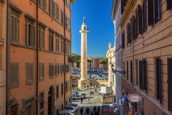 Rzym Włochy Stycznia 2019 Ludzie Rynek Trajana Rzymie Słoneczny Dzień — Zdjęcie stockowe