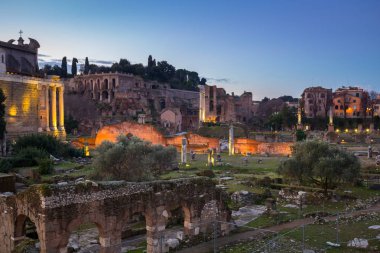 Forum Romanum Roma kalıntıları, gece, İtalya
