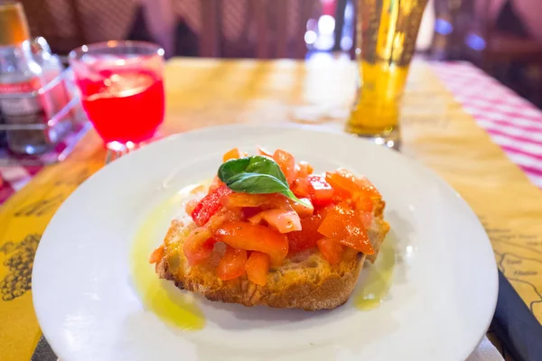 Sabrosa Bruschetta Italiana Plato — Foto de Stock