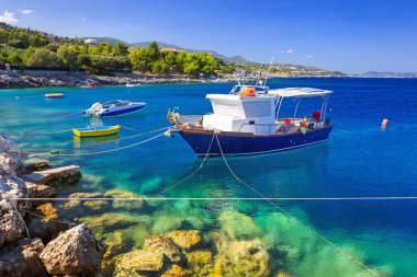 Balıkçı tekneleri, sahil Zakynthos, Yunanistan