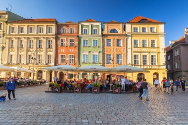 Poznan, Polonya - 8 Eylül 2018: Ana kare Poznan, Polonya mimarisi. Poznan bir şehirdir Warta Nehri Batı merkezi Polonya