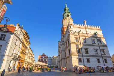 Poznan, Polonya - 8 Eylül 2018: Ana kare Poznan, Polonya mimarisi. Poznan bir şehirdir Warta Nehri Batı merkezi Polonya