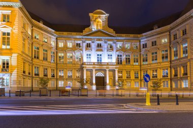 Warsaw, Polonya - 5 Eylül 2018: Eski Varşova şehir gece, Polonya, mimarisi. Başkenti ve en büyük şehri Polonya'nın Varşova olduğunu.
