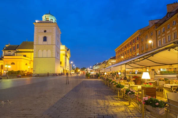 Warszawa Września 2018 Ludzi Placu Zamku Królewskiego Warszawie Miasto Nocą — Zdjęcie stockowe