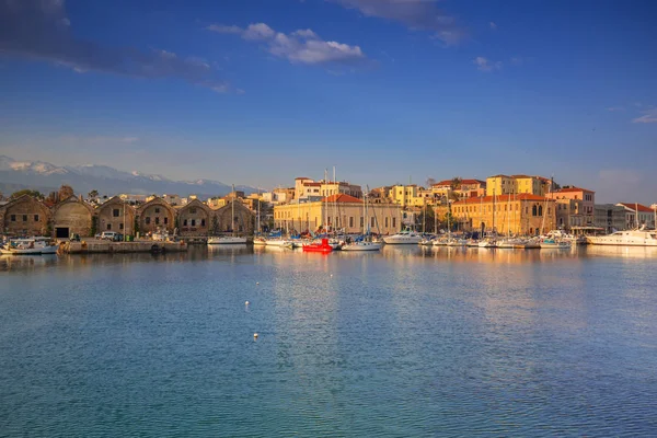 Velho porto veneziano de Chania ao amanhecer, Creta. Grécia — Fotografia de Stock