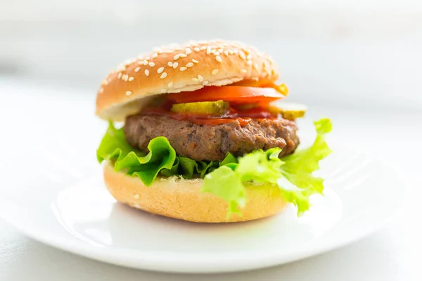 Zelfgemaakte Hamburger Het Bord — Stockfoto