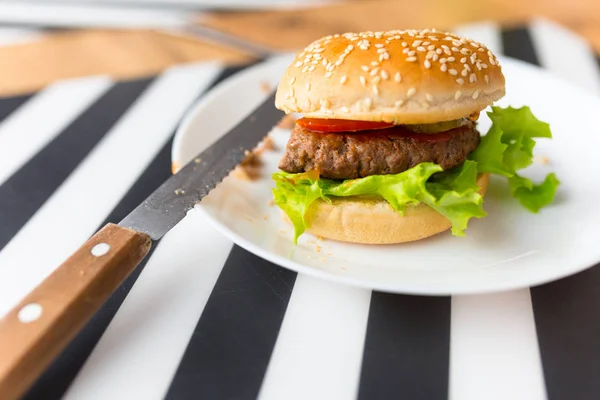 Homemade Hamburger Cuted Knife Plate — Stock Photo, Image