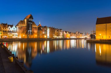 Motlawa Nehri 'nde tarihi Crane ile Gdansk eski kent mimarisi, Polonya