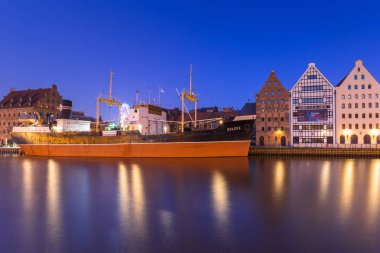 Gdansk, Polonya - 7 Nisan 2019: Gdansk Motlawa nehri üzerinde Ss Soldek. Ss Soldek, II. Şu anda Gdansk bir müze gemisi olarak korunduğu.