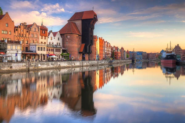 Gdansk Lengyelország 2018 Május Gdansk Óvárosának Tükröződik Zachariasza Folyó Napkeltekor — Stock Fotó