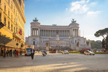 Rome, İtalya - 9 Ocak 2019: Güneşli gün, İtalya Roma'da Piazza Venezia, mimari