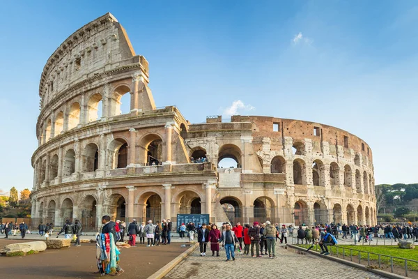 Rome Italië Januari 2019 Mensen Het Colosseum Rome Sunny Day — Stockfoto