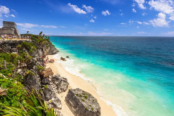 Praia de Tulum bonita no mar do Caribe, México — Fotografia de Stock