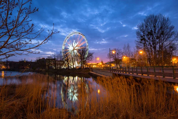Işıklı Dönme Dolap Ile Gdansk Şehir Üzerinde Gün Batımı Polonya — Stok fotoğraf