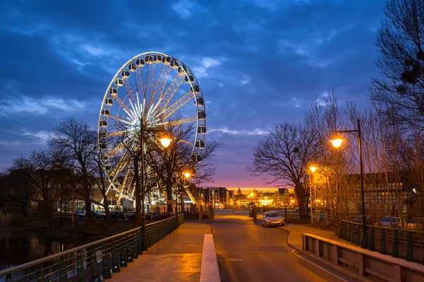 Pôr Sol Sobre Cidade Gdansk Com Roda Gigante Iluminada Polônia — Fotografia de Stock