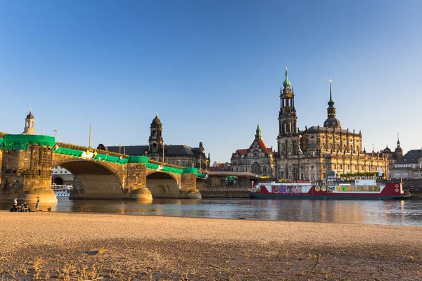 Dresde Alemania Abril 2019 Paisaje Urbano Dresde Río Elba Puente — Foto de Stock