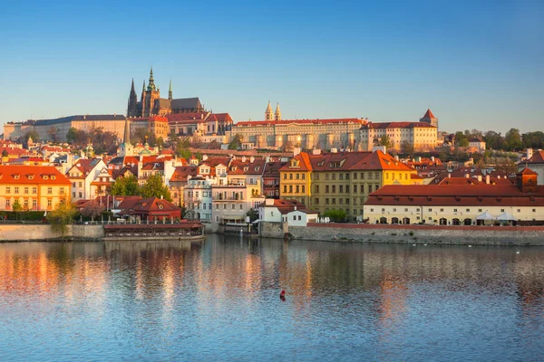 Schöne Altstadt Und Die Burg Prag Bei Sonnenaufgang Tschechien — Stockfoto