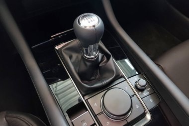 Gdansk, Polonya - 10 Nisan 2019: Gdansk araba showroom Mazda 3 yeni 2019 modeli İçişleri, Polonya. Mazda 3, Japonya'da Mazda Motor Corporation tarafından üretilen popüler bir kompakt otomobildir..