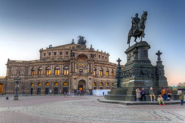 Дрезден Германия Апреля 2019 Года Семперопер Опера Памятник Королю Саксонии — стоковое фото