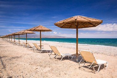 Tropikal şemsiye Maleme Beach Crete, Yunanistan
