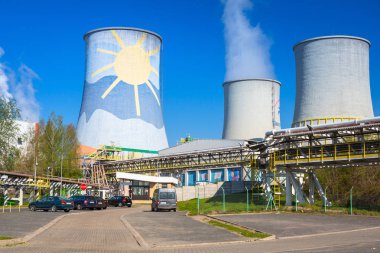 Bogatynia, Polonya - 20 Nisan 2019: Bogatynia, Polonya'daki Turow Thermal Power Station. Bu Polonya'da bulunan modern kahverengi kömür termik santrali.
