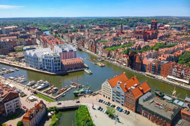 Gdansk 'ın eski şehir havadan görünüşü, Polonya yaz manzarası