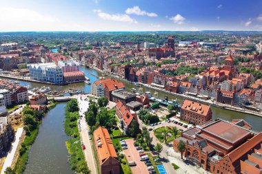 Gdansk 'ın eski şehir havadan görünüşü, Polonya yaz manzarası