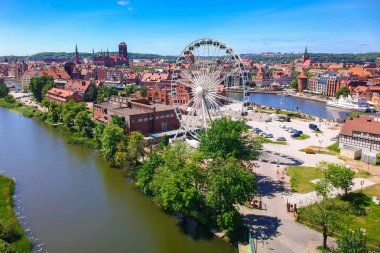 Gdansk 'ın eski şehir havadan görünüşü, Polonya yaz manzarası