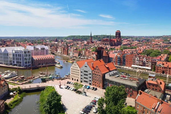 Flygfoto över Gdansk gamla stan i sommar landskap, Polen — Stockfoto