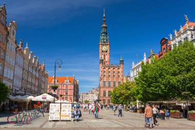 Gdansk, Polonya - 2 Haziran 2019: Gdansk, Polonya'daki eski şehrin mimarisi. Gdansk Ortaçağ eski şehir mimarisi ile Polonya Pomeranya tarihi başkenti.