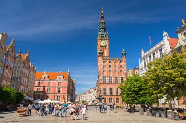 Gdansk, Polonya - 2 Haziran 2019: Gdansk, Polonya'daki eski şehrin mimarisi. Gdansk Ortaçağ eski şehir mimarisi ile Polonya Pomeranya tarihi başkenti.