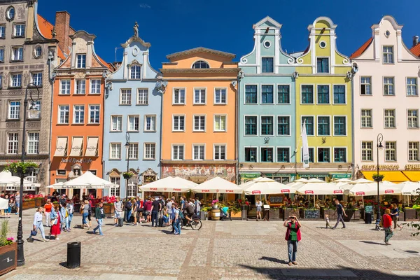 Gdansk, Polonya - 2 Haziran 2019: Gdansk, Polonya'daki eski şehrin mimarisi. Gdansk Ortaçağ eski şehir mimarisi ile Polonya Pomeranya tarihi başkenti.