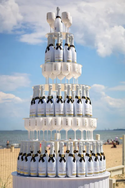 Sopot Polen Juni 2019 Flaskor Vit Moet Champagne Visas Stranden — Stockfoto