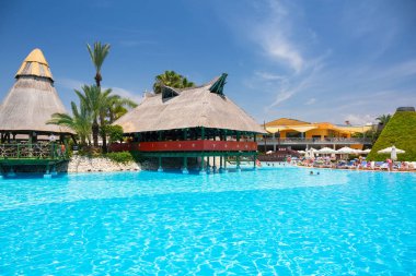 Side, Türkiye - 12 Haziran 2018: Güzel havuz alanı Tt Pegasos World resort Side, Türkiye yakın. Pegasos World Hotel 4 yıldızlı tesistir 9600 metrekare havuz alanları ile.