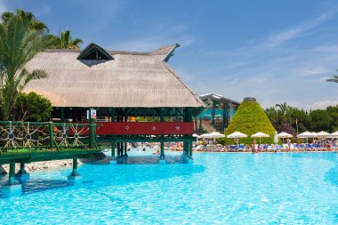 Side, Türkiye - 12 Haziran 2018: Güzel havuz alanı Tt Pegasos World resort Side, Türkiye yakın. Pegasos World Hotel 4 yıldızlı tesistir 9600 metrekare havuz alanları ile.